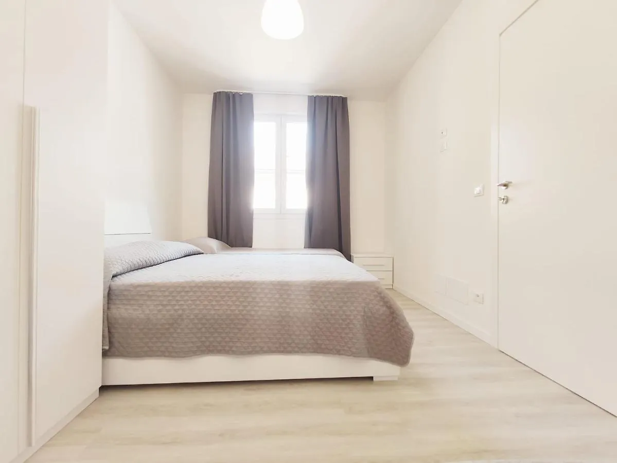 Apartment Volta - Appena Ristrutturato - 100 Mt Da Piazza Mazzini Lido di Jesolo Italy